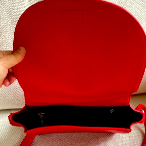 Matt & Nat red crossbody vegan bag - Picture 2 of 3